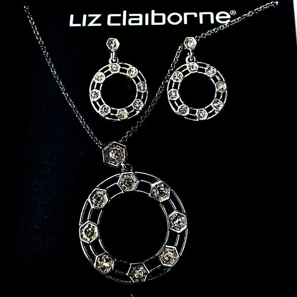New in gift box Liz Claiborne silver necklace & earrings Beautiful gift set